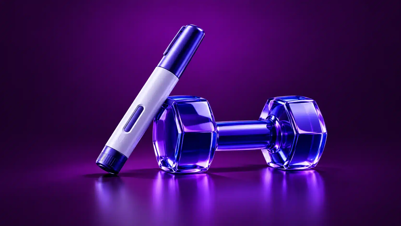 Inyector genérico junto a una mancuerna de cristal violeta: tratamiento GLP-1 y trabajo de fuerza